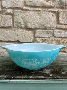 Vintage Pyrex Cinderella mixing bowl